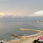 Edificio Las Tres Carabelas Por Parceros Group